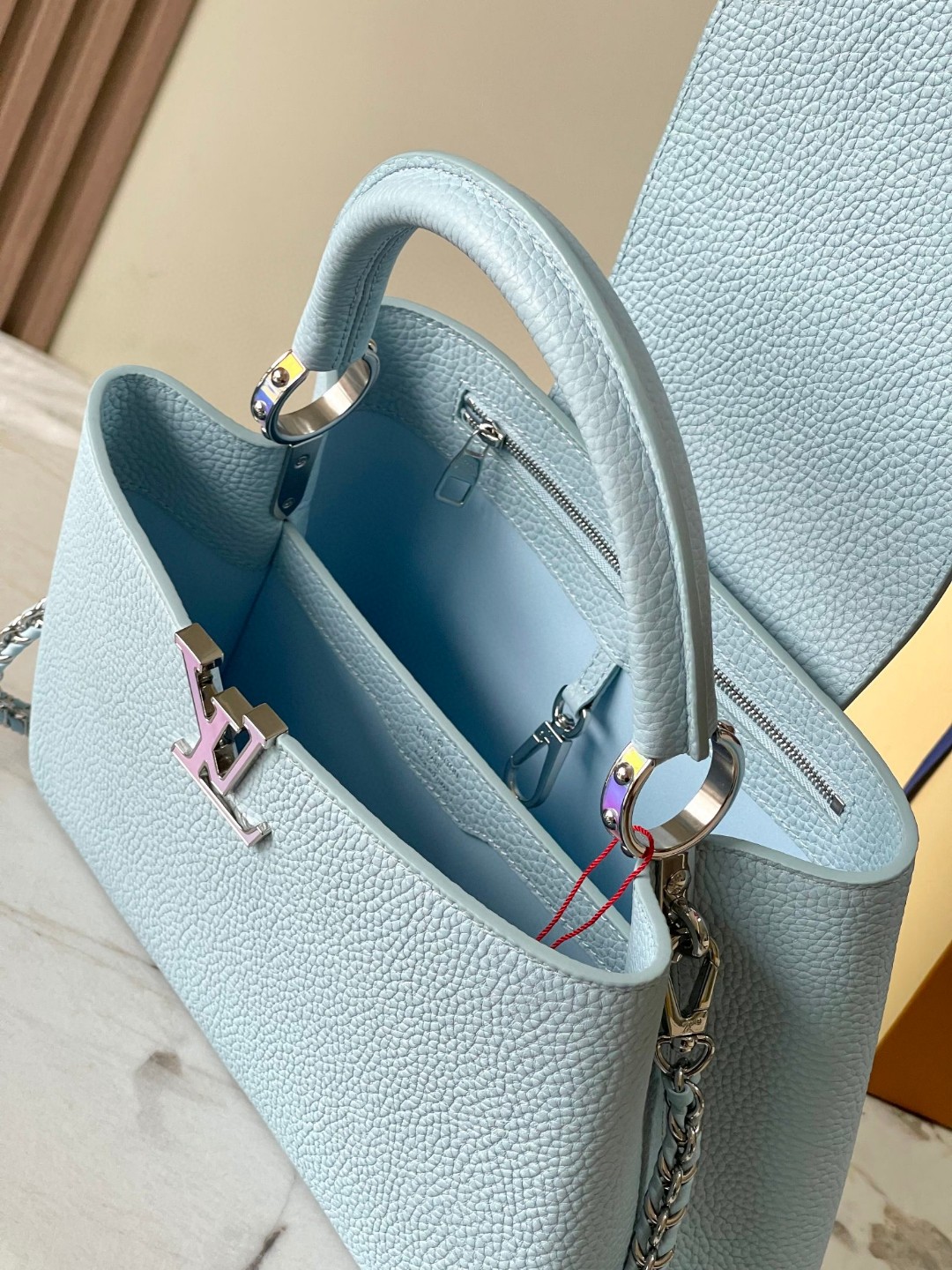 Louis Vuitton M22055 Capucines MM