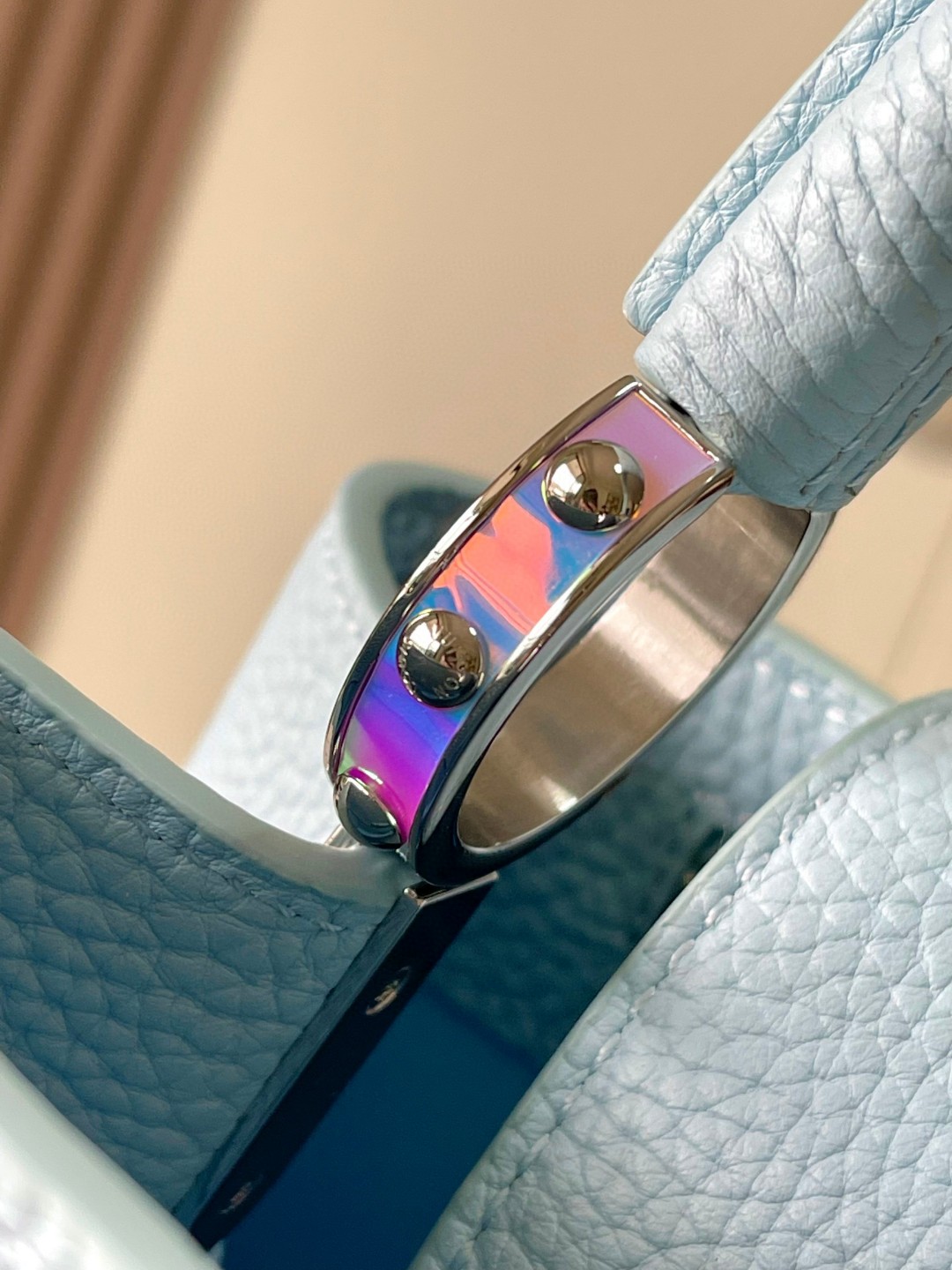 Louis Vuitton M22055 Capucines MM