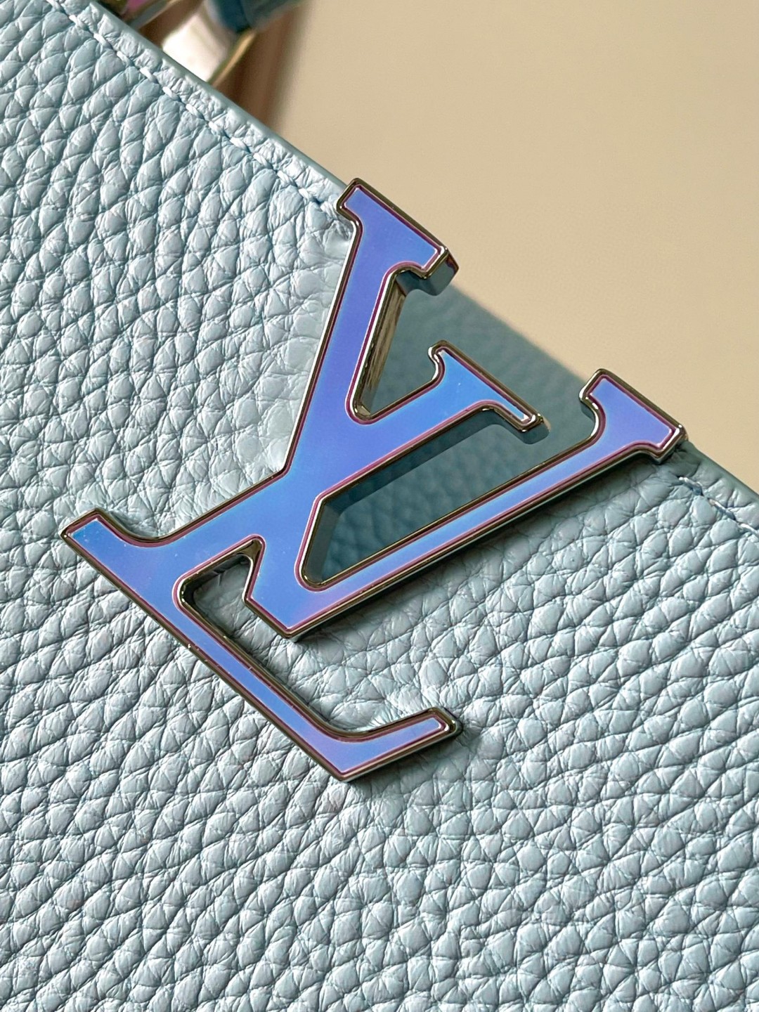 Louis Vuitton M22055 Capucines MM