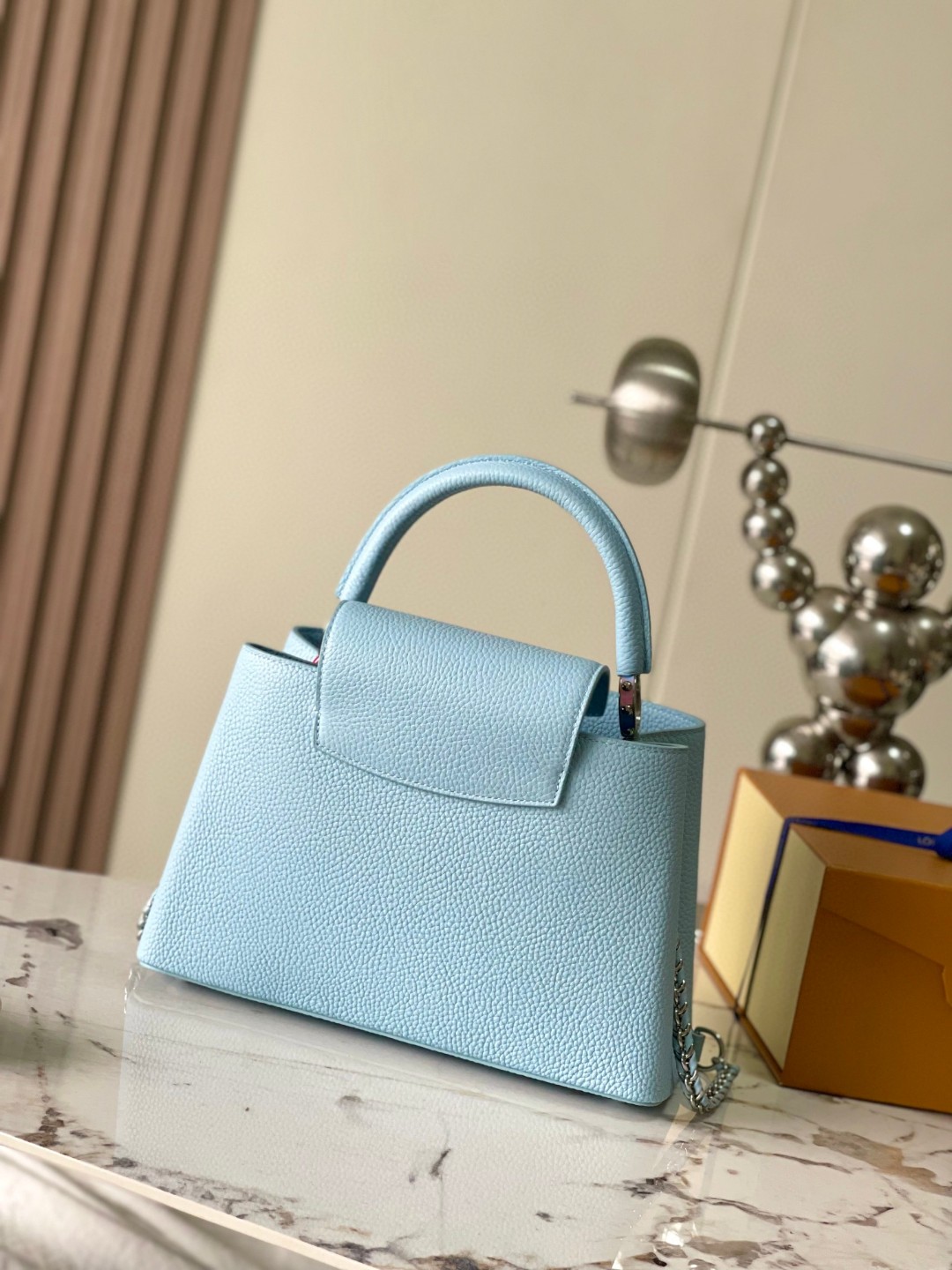 Louis Vuitton M22055 Capucines MM