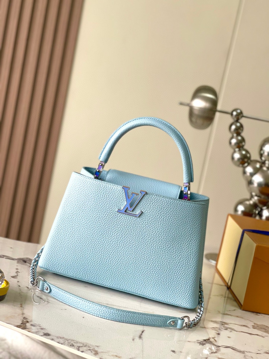 Louis Vuitton M22055 Capucines MM