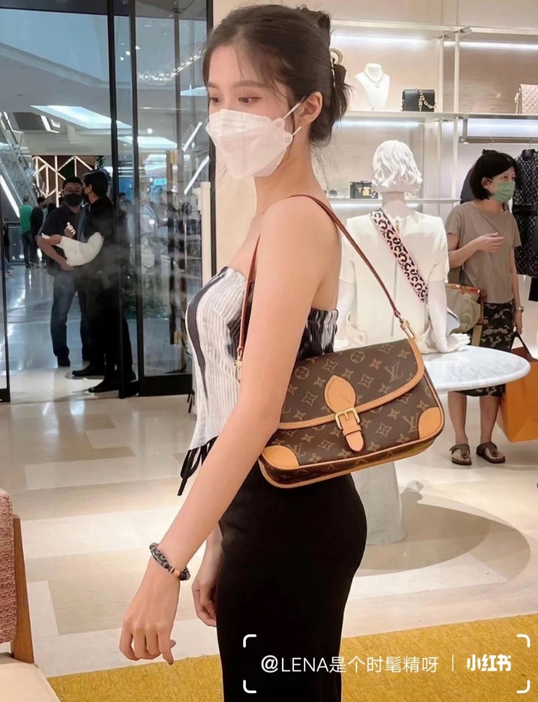 Louis Vuitton M45985Diane Satchel