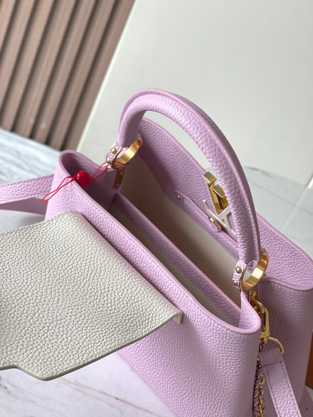 Louis Vuitton M24471 Capucines MM