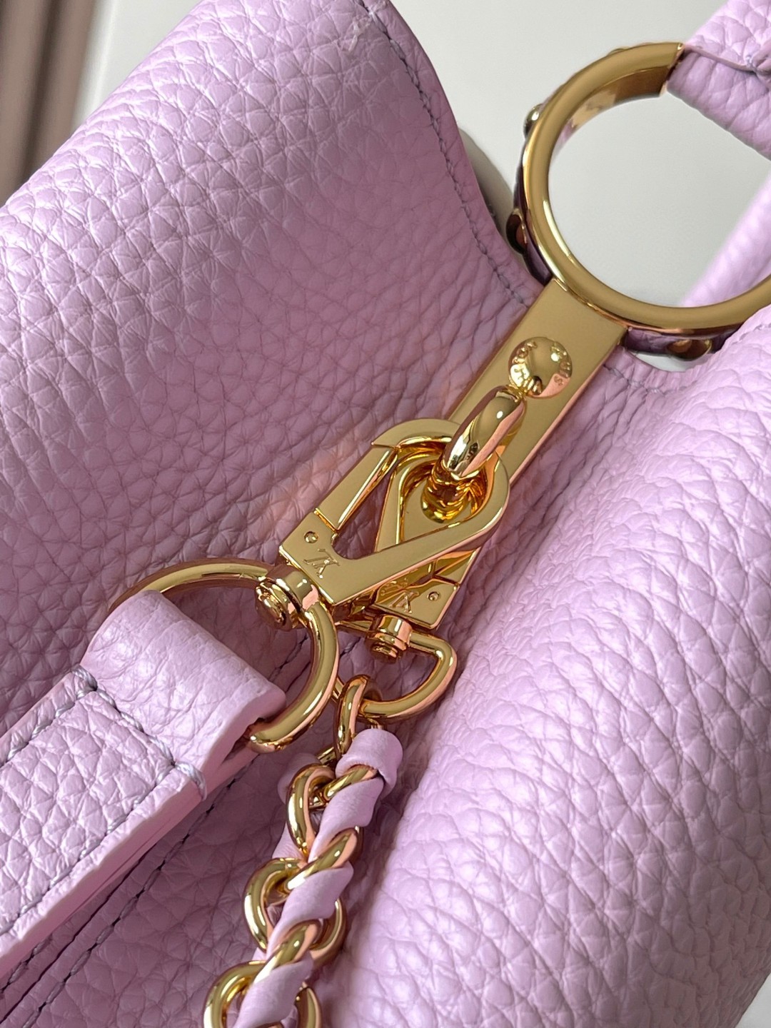 Louis Vuitton M24471 Capucines MM