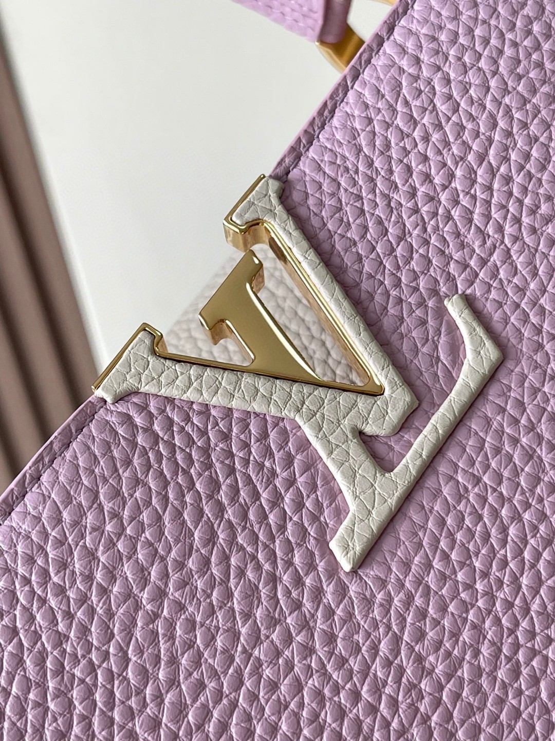 Louis Vuitton M24471 Capucines MM