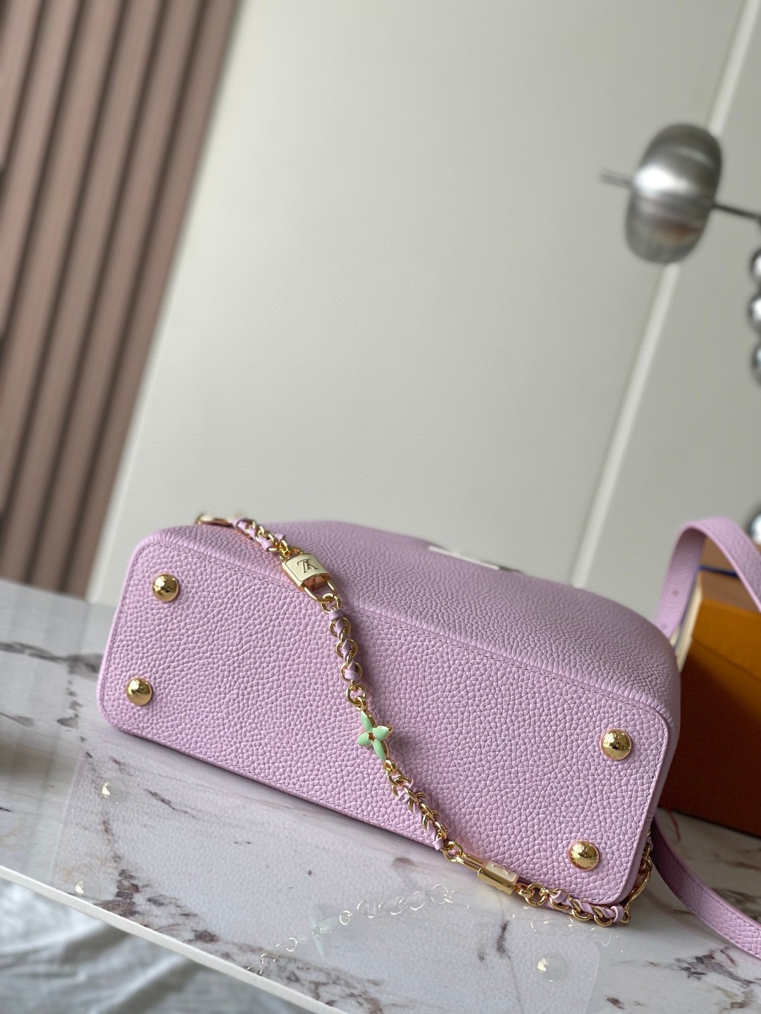 Louis Vuitton M24471 Capucines MM