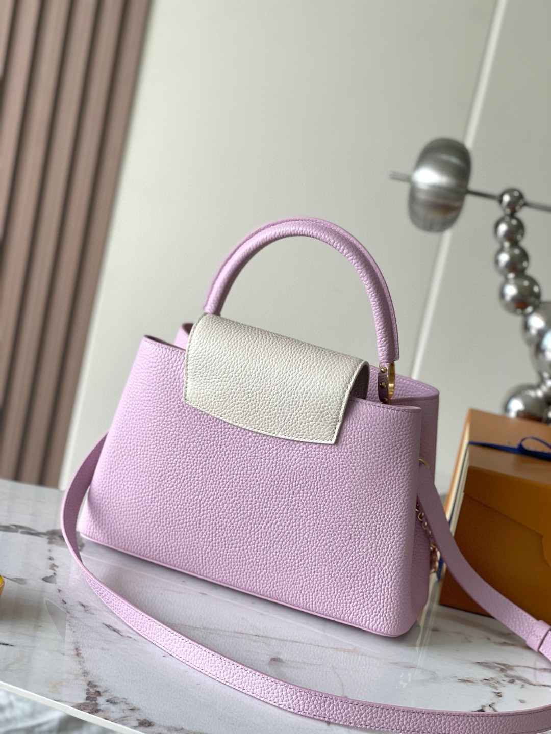 Louis Vuitton M24471 Capucines MM