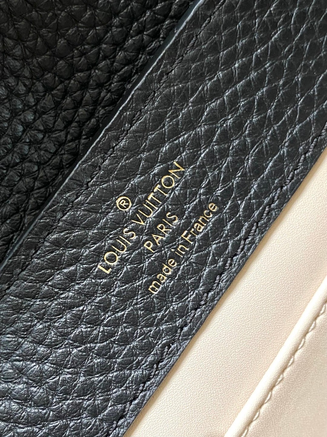 Louis Vuitton M23951 Capucines Mini