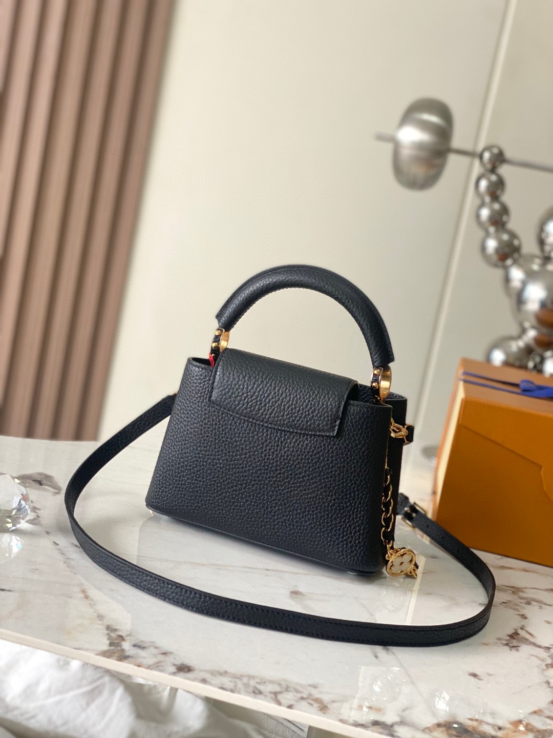 Louis Vuitton M23951 Capucines Mini