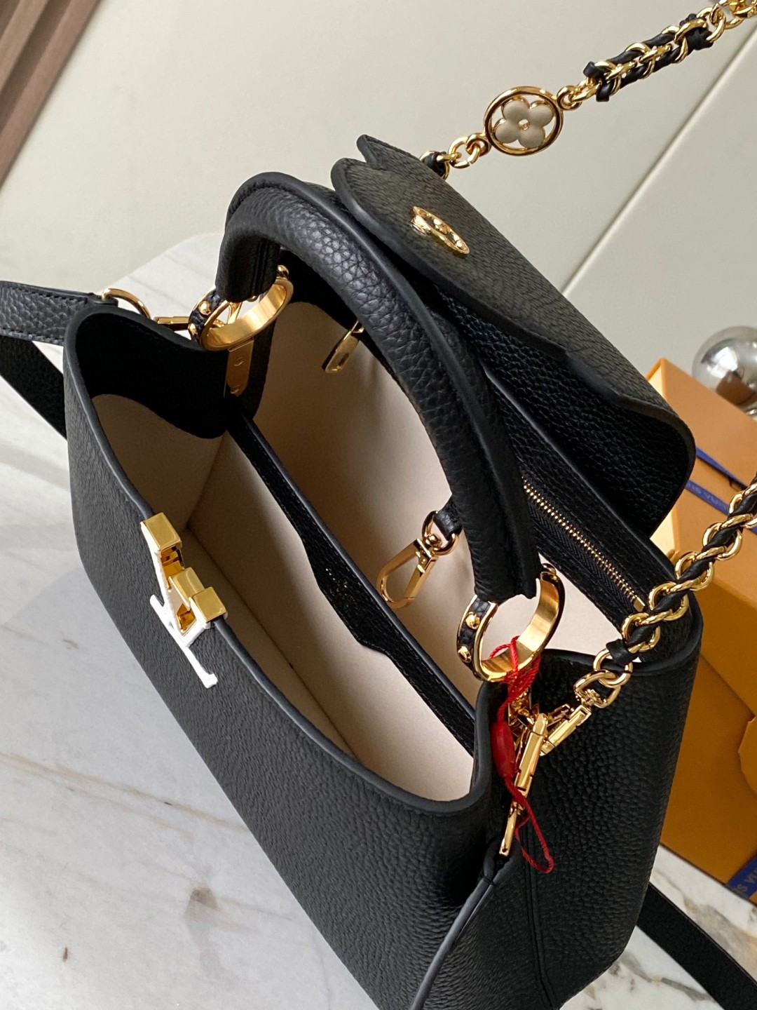 Louis Vuitton M23950 New Capucines BB
