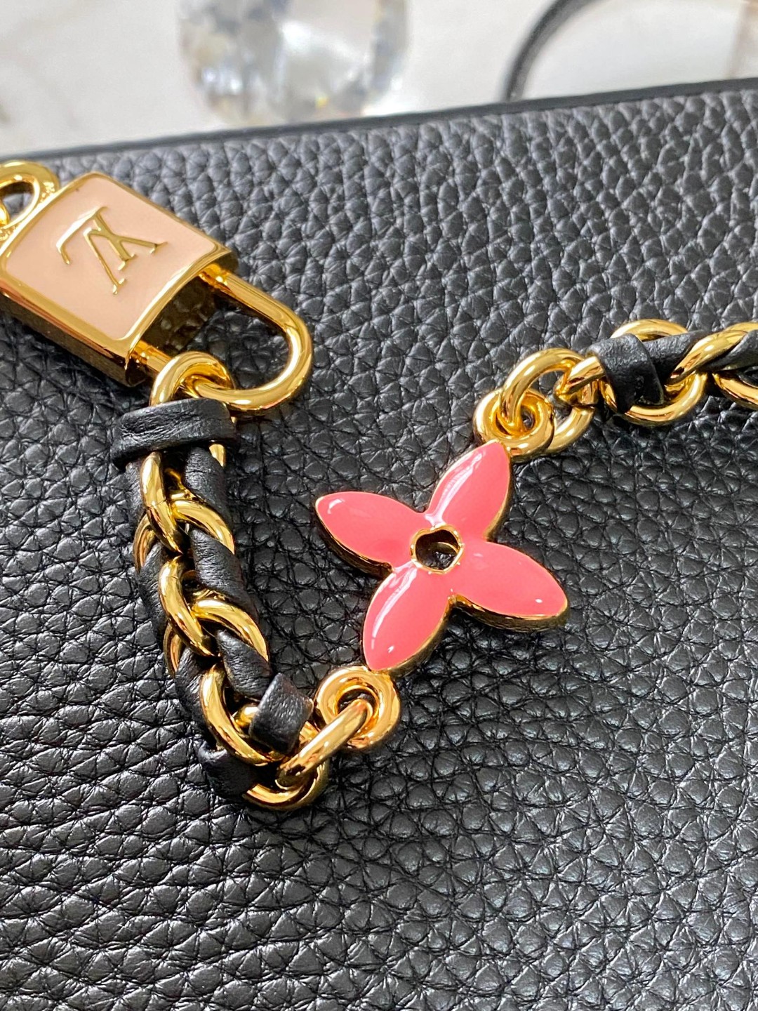 Louis Vuitton M24471 Capucines MM