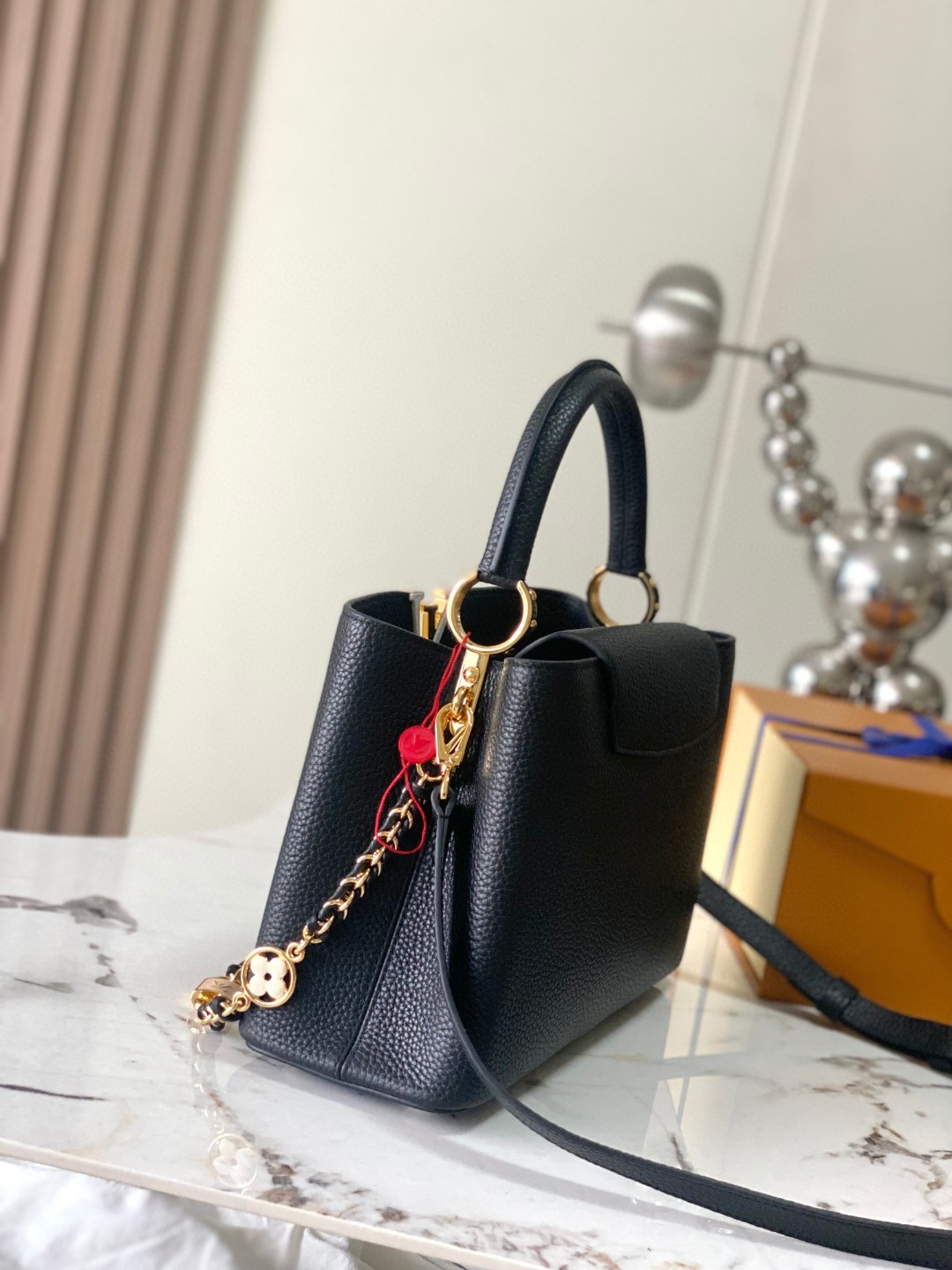 Louis Vuitton M24471 Capucines MM