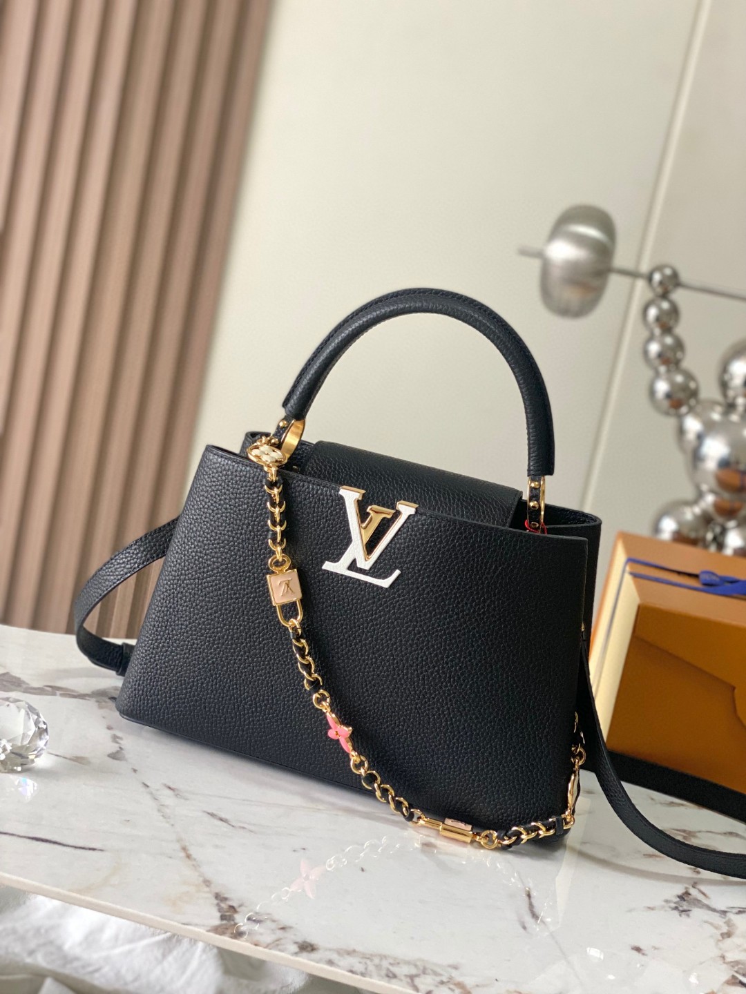 Louis Vuitton M24471 Capucines MM