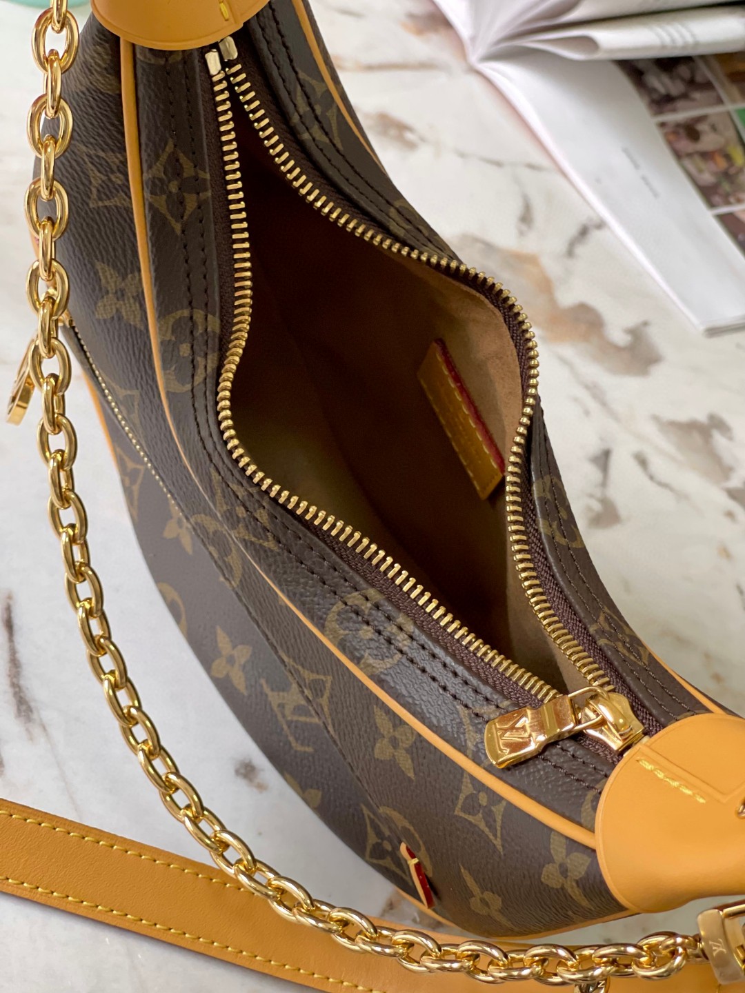 Louis Vuitton M81098 Loop Bag