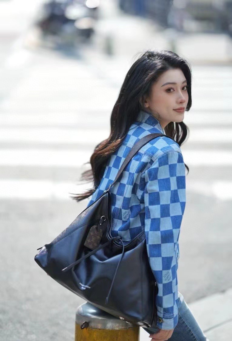 Louis Vuitton M25143 New CarryAll Dark MM