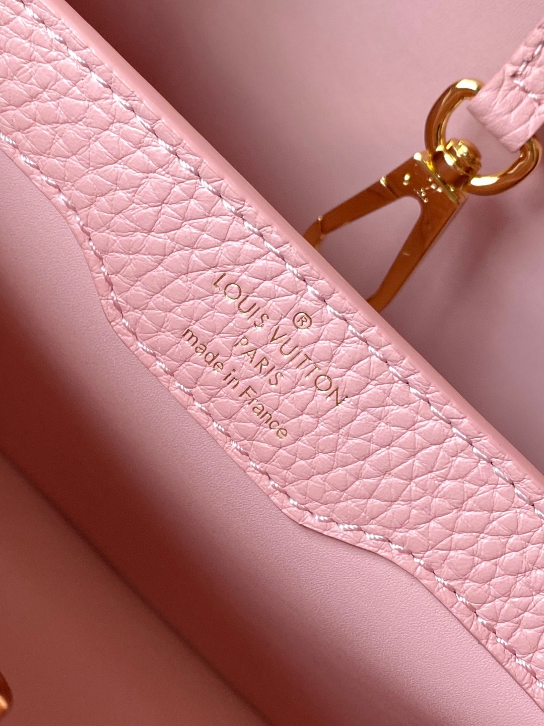 Louis Vuitton M24546 Capucines MM