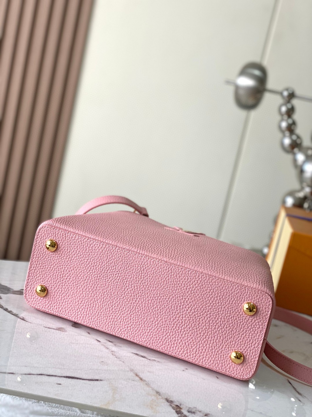 Louis Vuitton M24546 Capucines MM