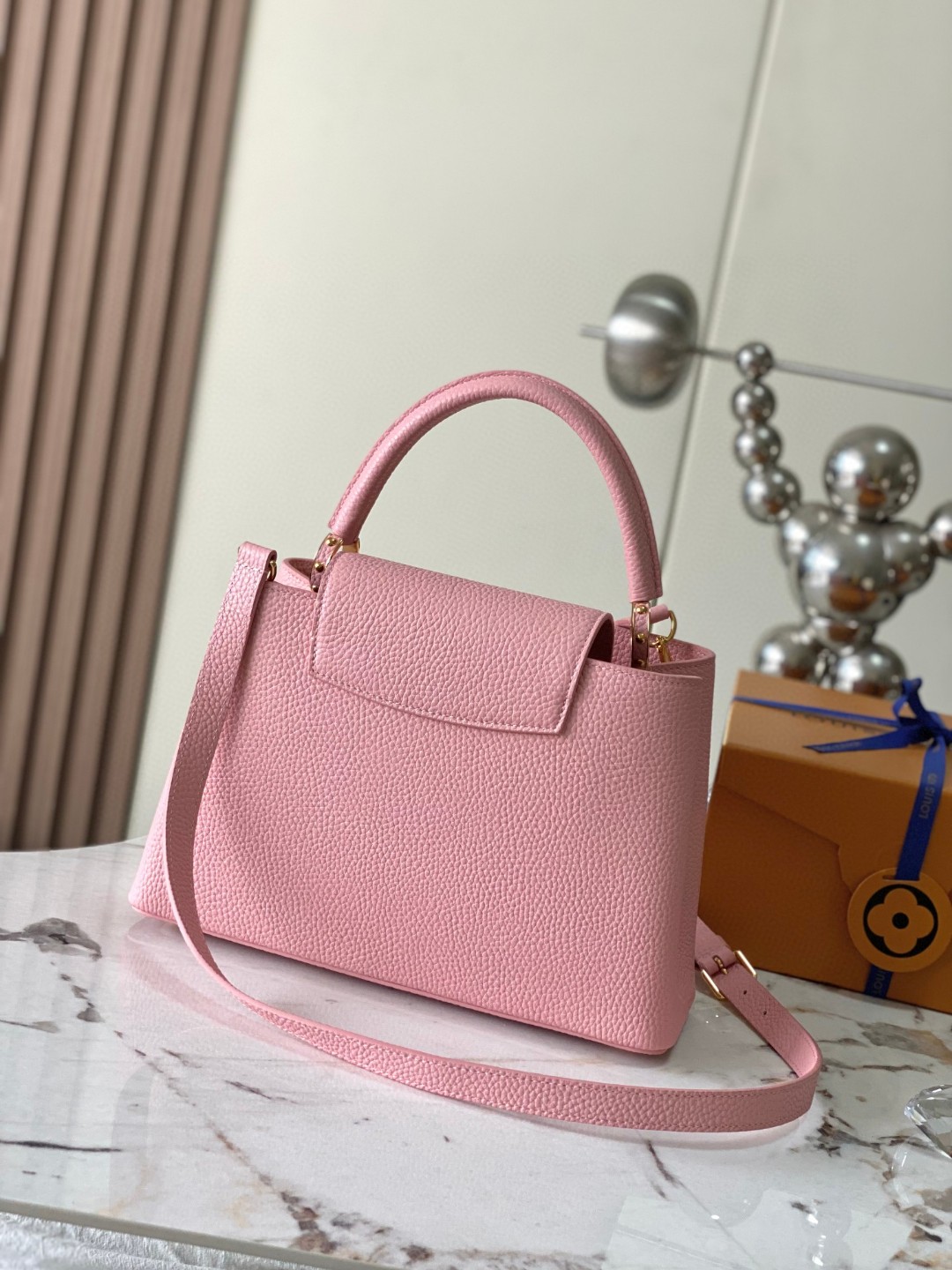 Louis Vuitton M24546 Capucines MM