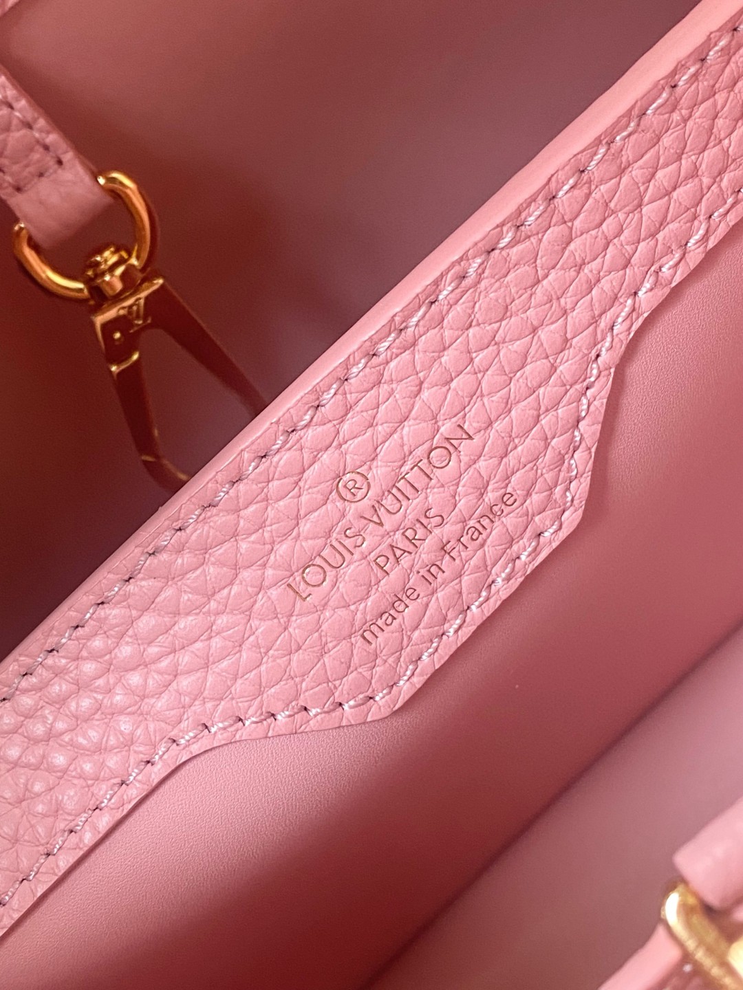 Louis Vuitton M24545 Capucines BB