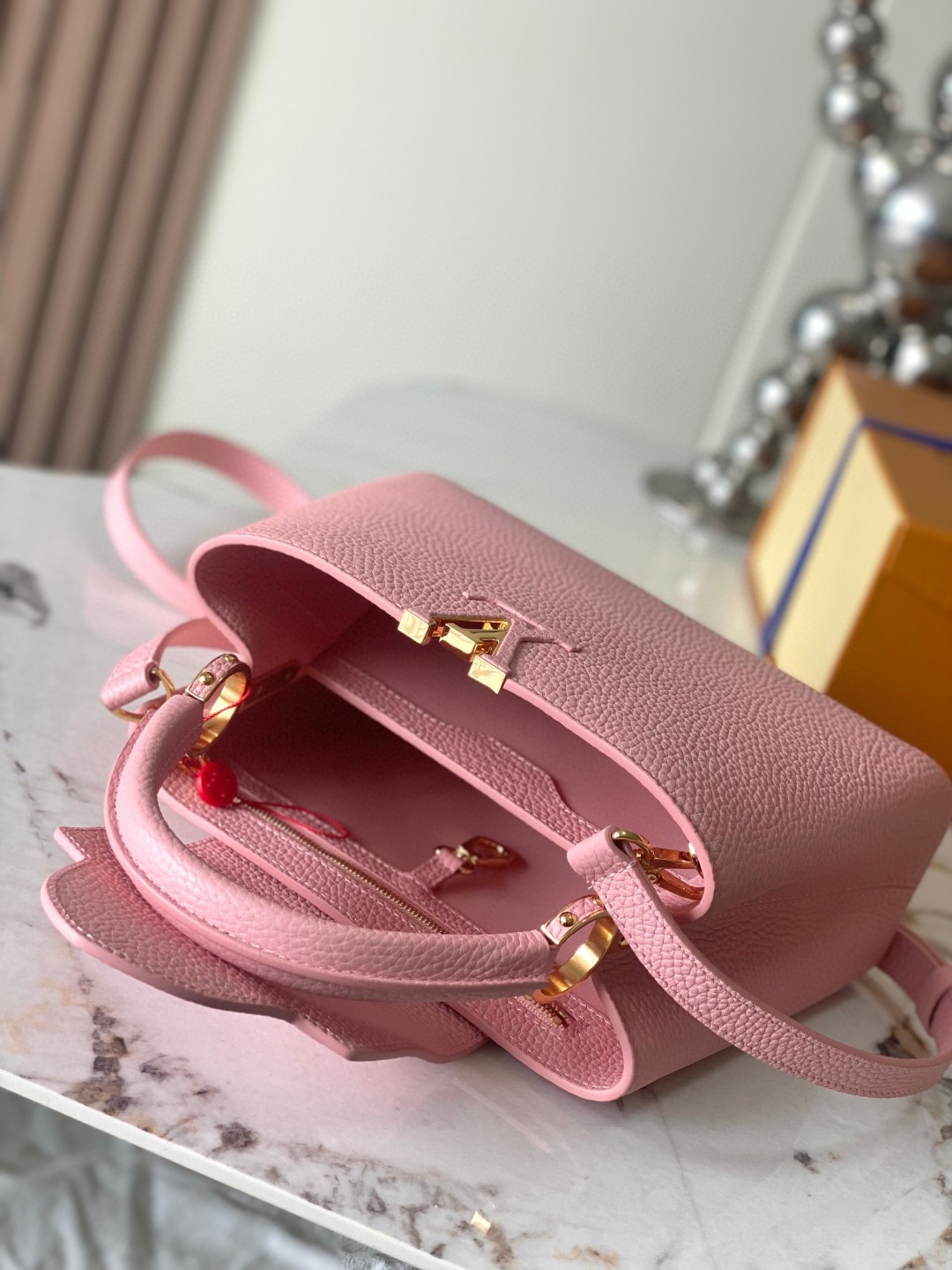 Louis Vuitton M24545 Capucines BB