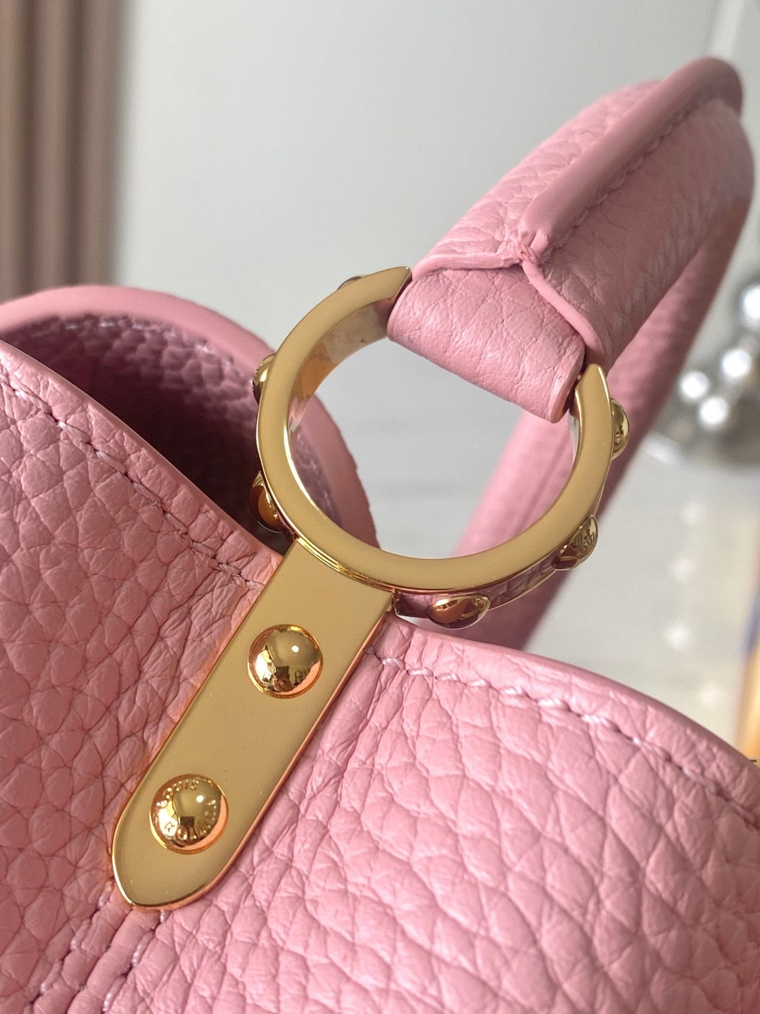 Louis Vuitton M24544 Capucines mini