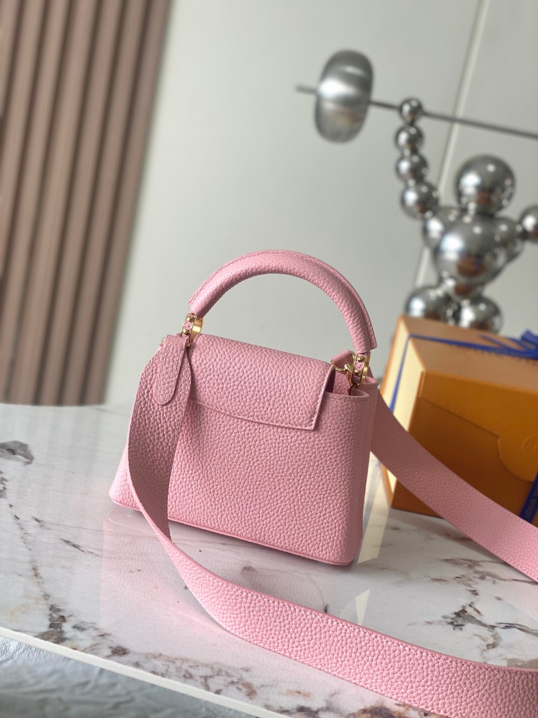 Louis Vuitton M24544 Capucines mini