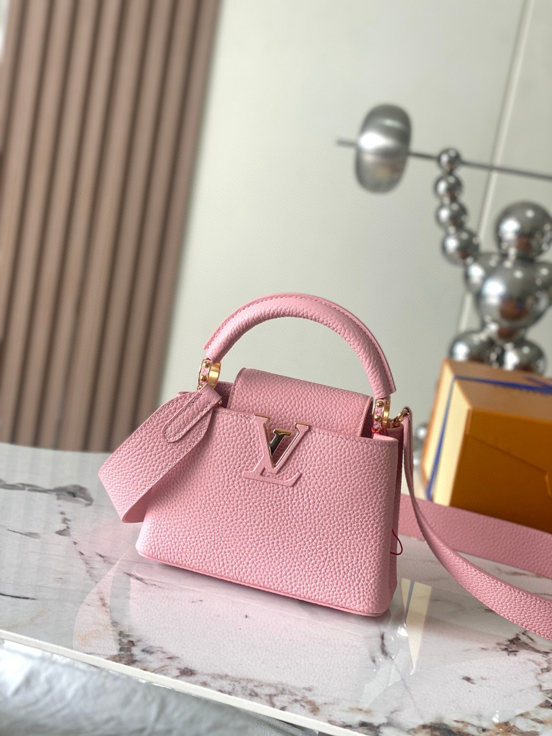 Louis Vuitton M24544 Capucines mini