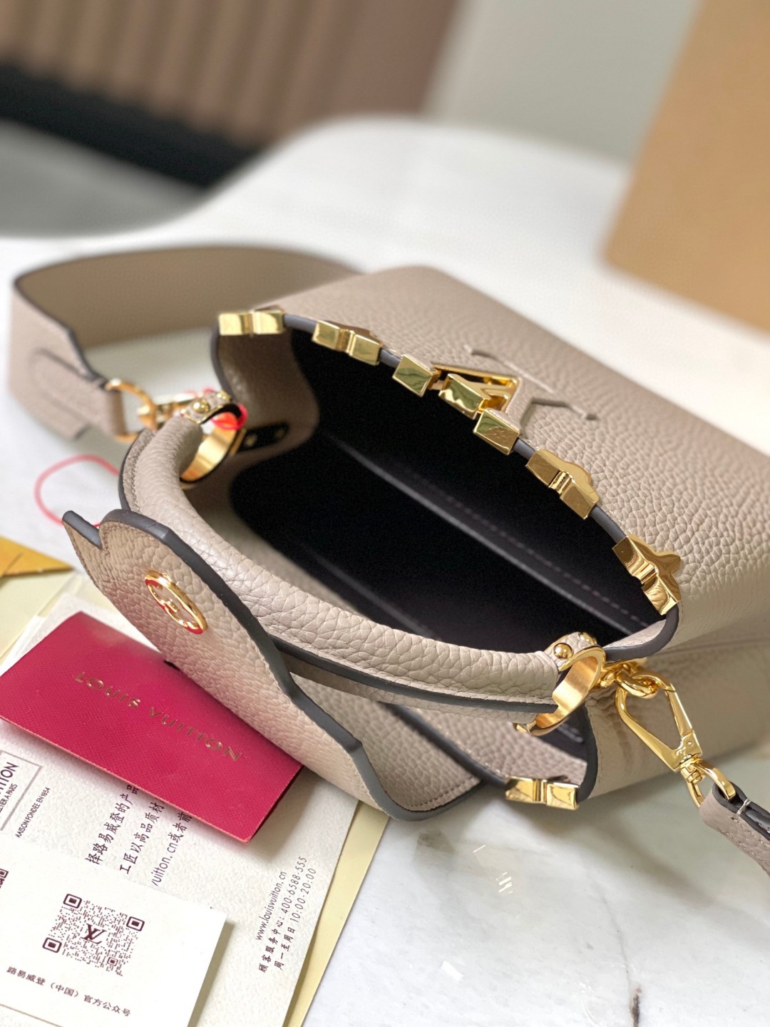 Louis Vuitton M24567 Capucines Mini