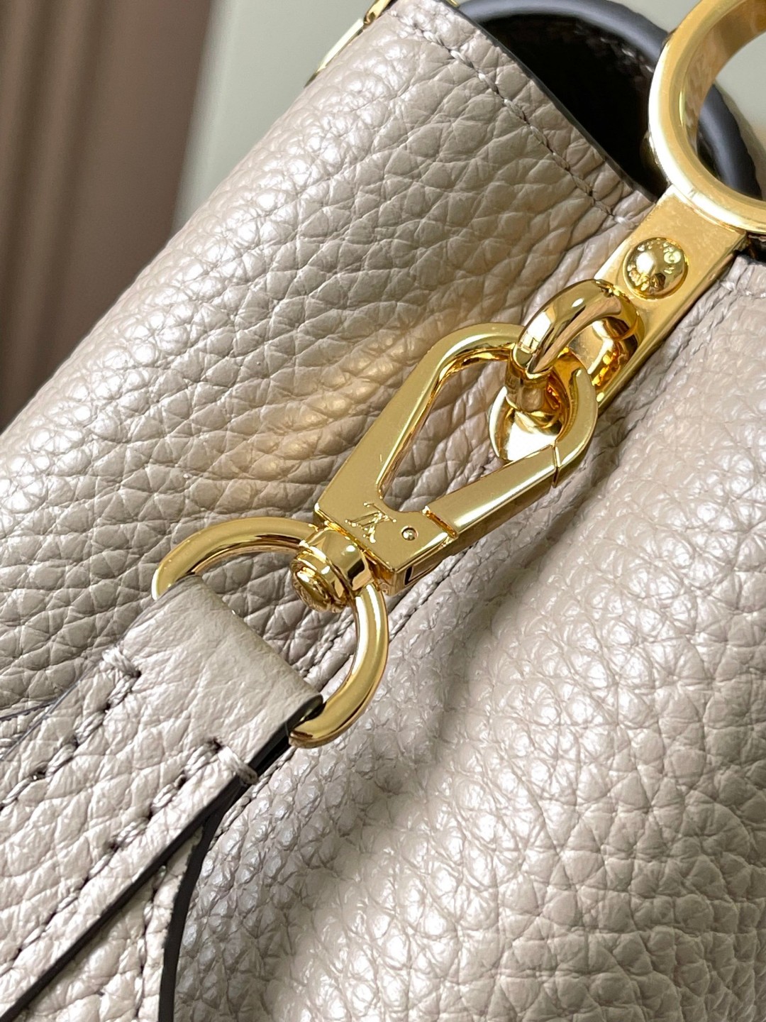 Louis Vuitton M24567 Capucines Mini