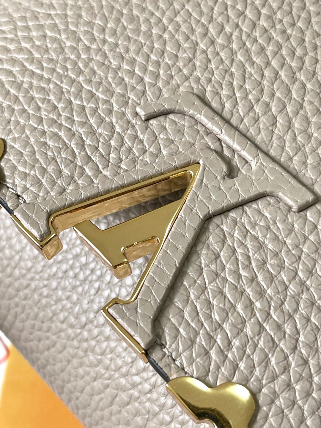 Louis Vuitton M24567 Capucines Mini