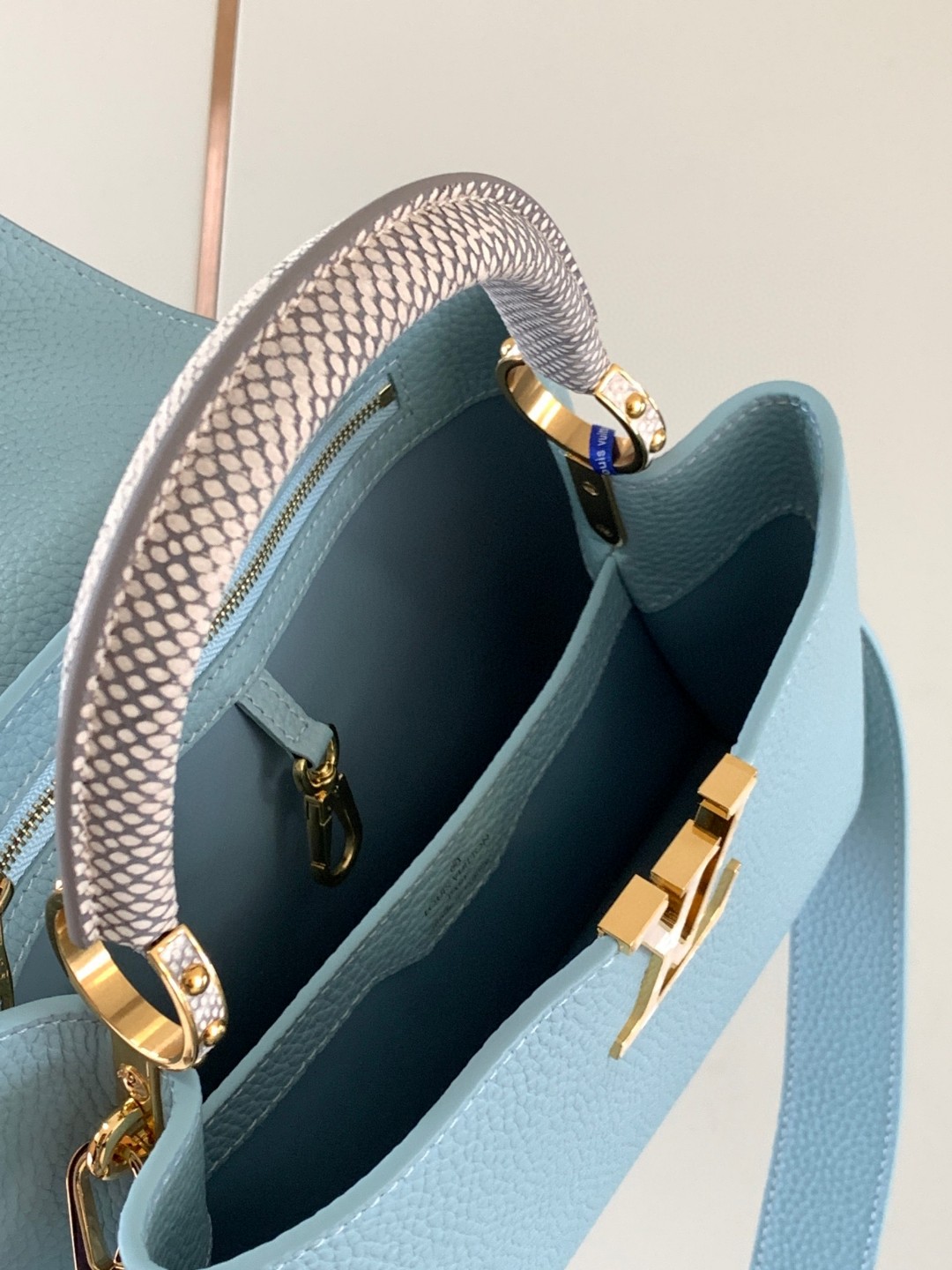 Louis Vuitton M21166 Capucines BB