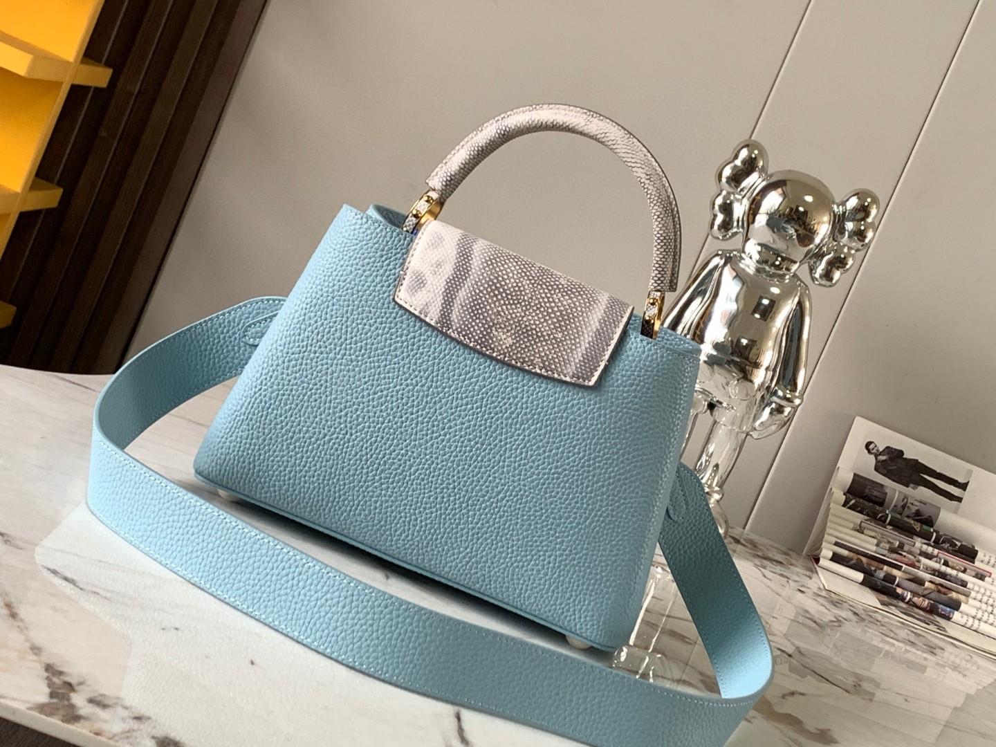 Louis Vuitton M21166 Capucines BB