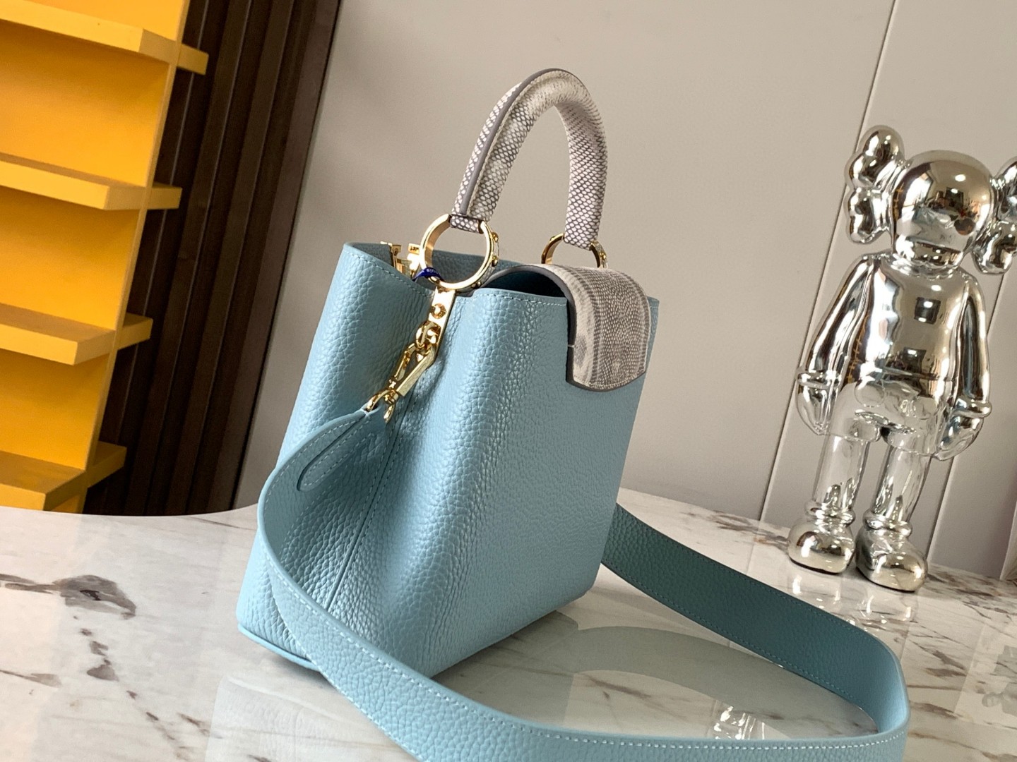 Louis Vuitton M21166 Capucines BB