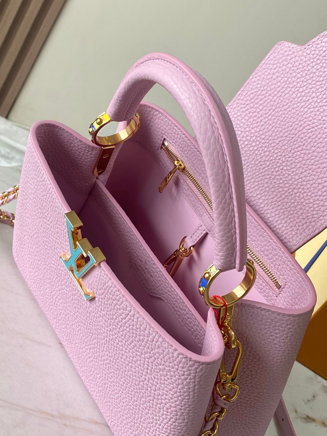 Louis Vuitton M22054 Capucines BB