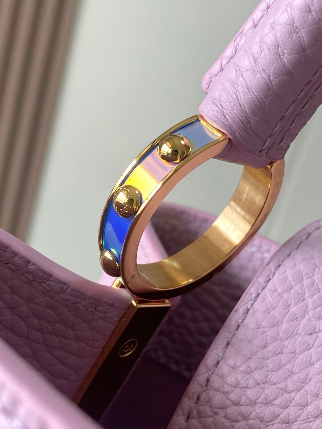 Louis Vuitton M22054 Capucines BB