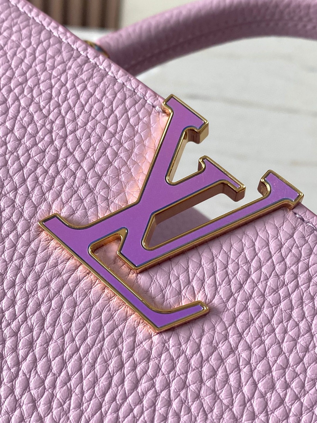 Louis Vuitton M22054 Capucines BB