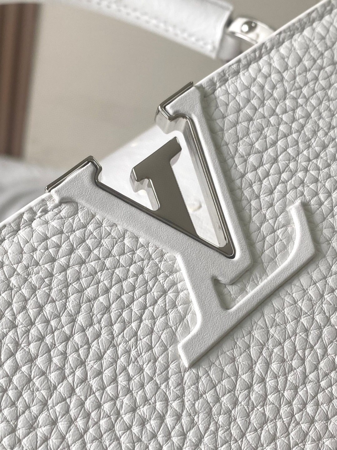 Louis Vuitton N81409 Capucines BB