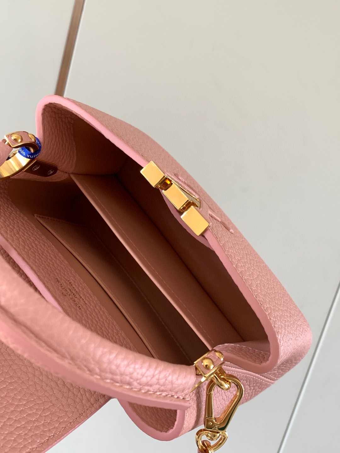 LOUIS VUITTON M24544 Túi Capucines Mini