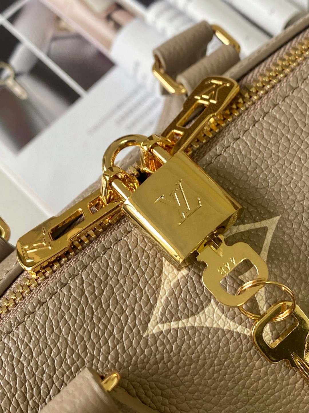 Louis Vuitton M46575 Speedy Bandoulière 20