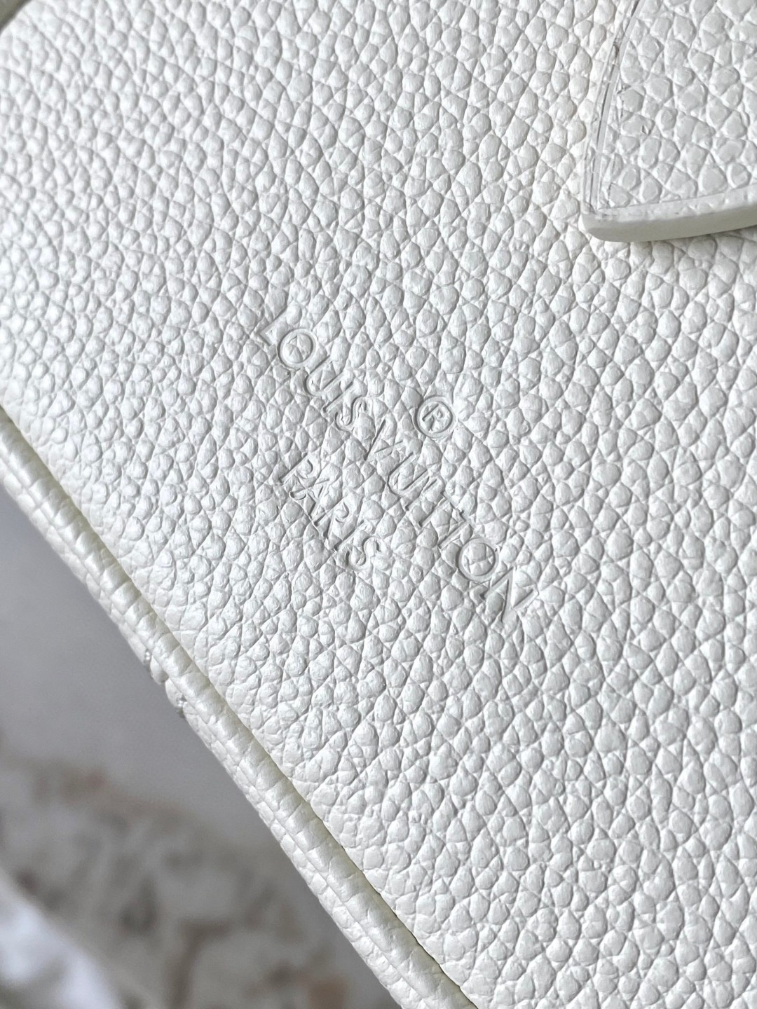 Louis Vuitton M46883 Speedy Bandoulière 20