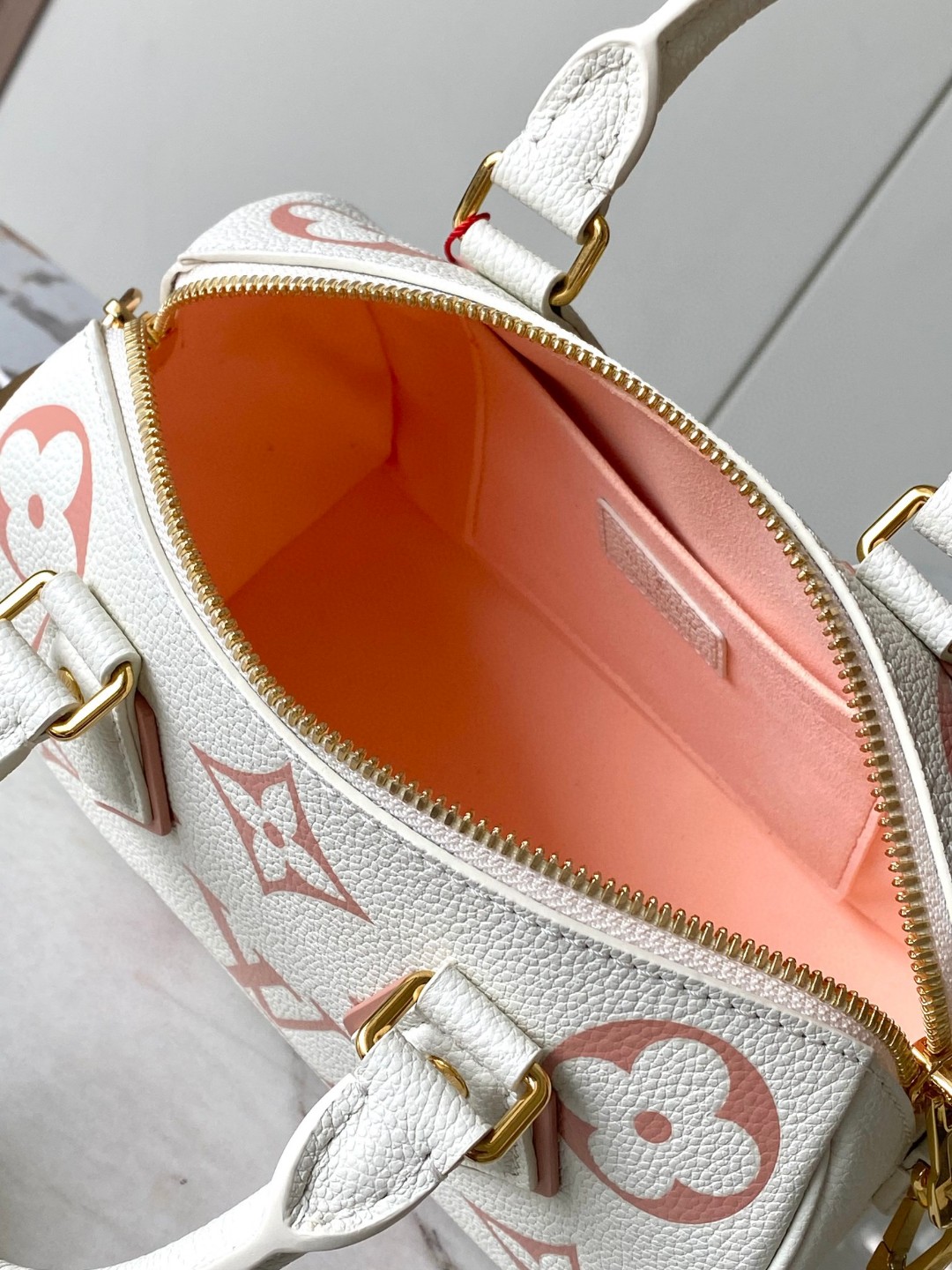 Louis Vuitton M46875 Speedy Bandoulière 20