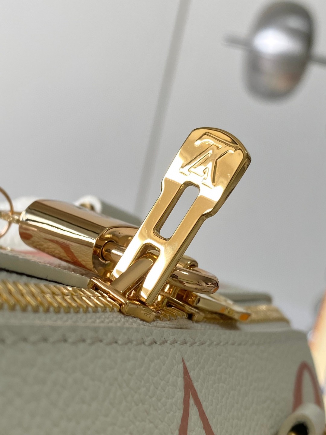 Louis Vuitton M46875 Speedy Bandoulière 20