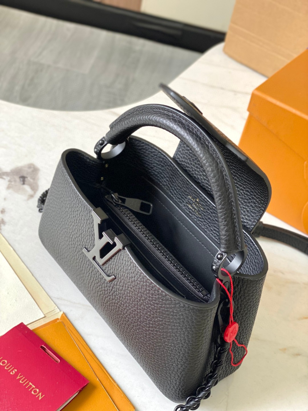 Louis Vuitton M23955 New Capucines East-West Mini
