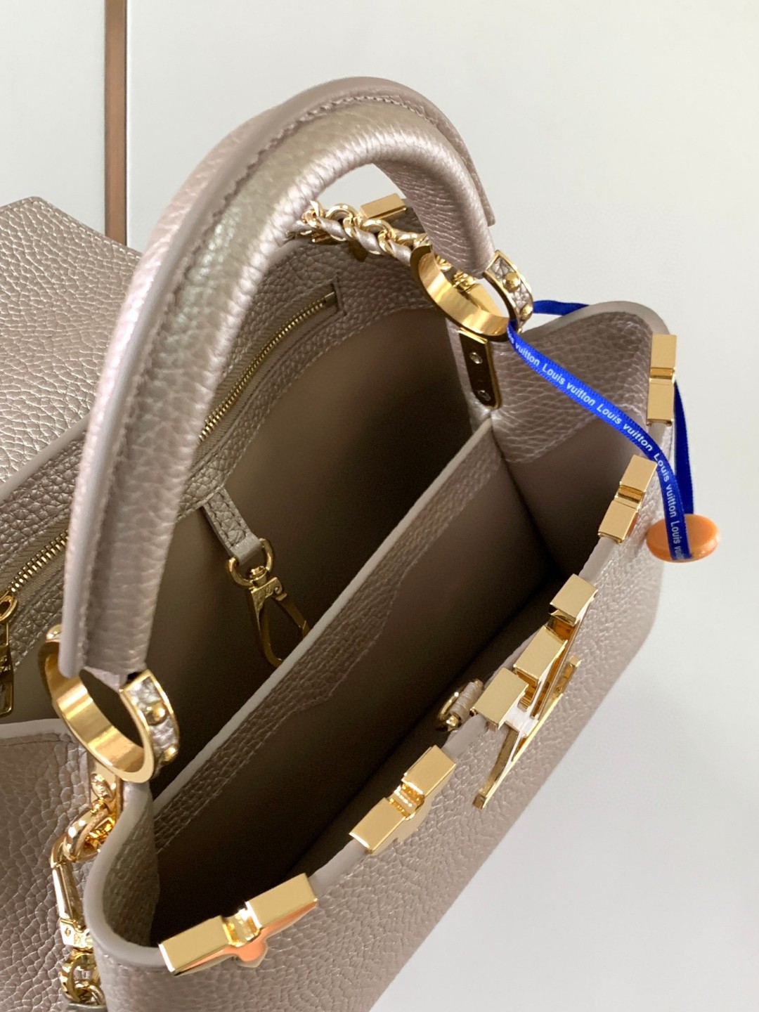 Louis Vuitton M22436 Capucines BB