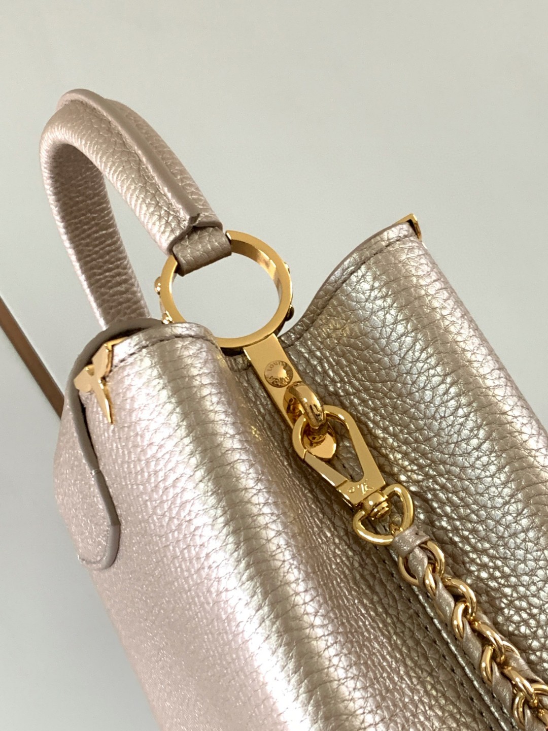 Louis Vuitton M22436 Capucines BB