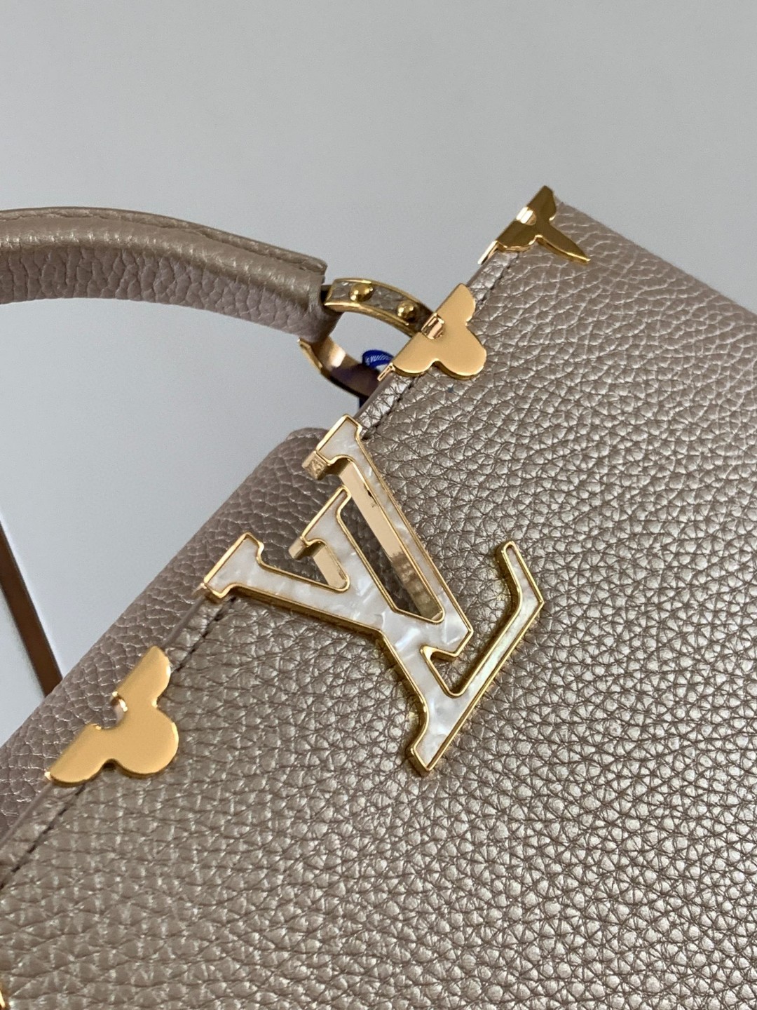 Louis Vuitton M22436 Capucines BB