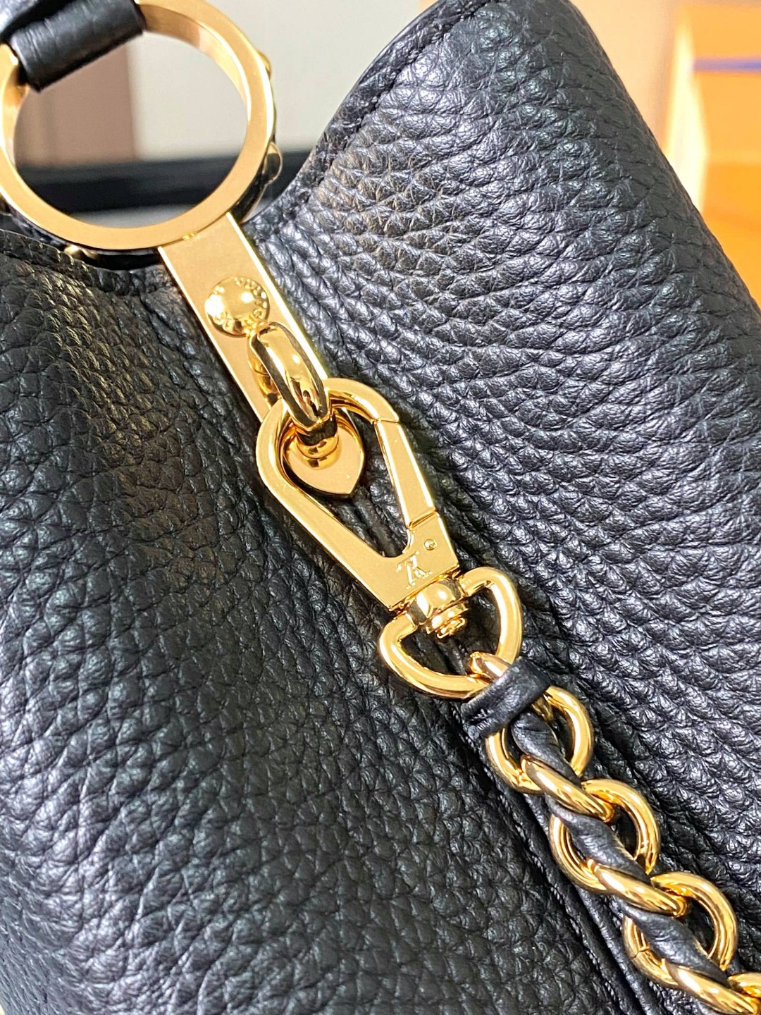 Louis Vuitton M23083 Capucines BB