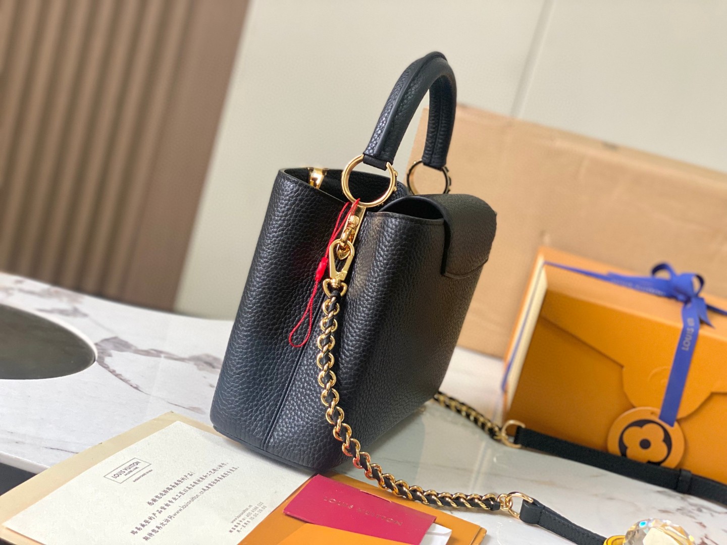 Louis Vuitton M23083 Capucines BB