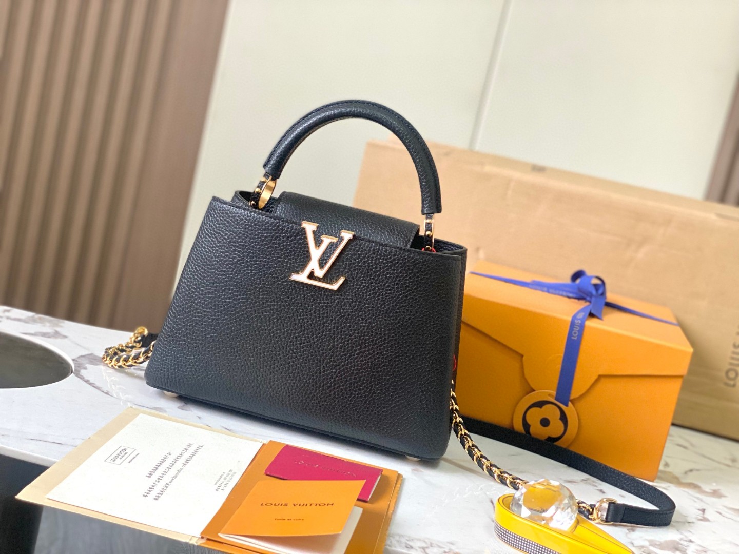 Louis Vuitton M23083 Capucines BB