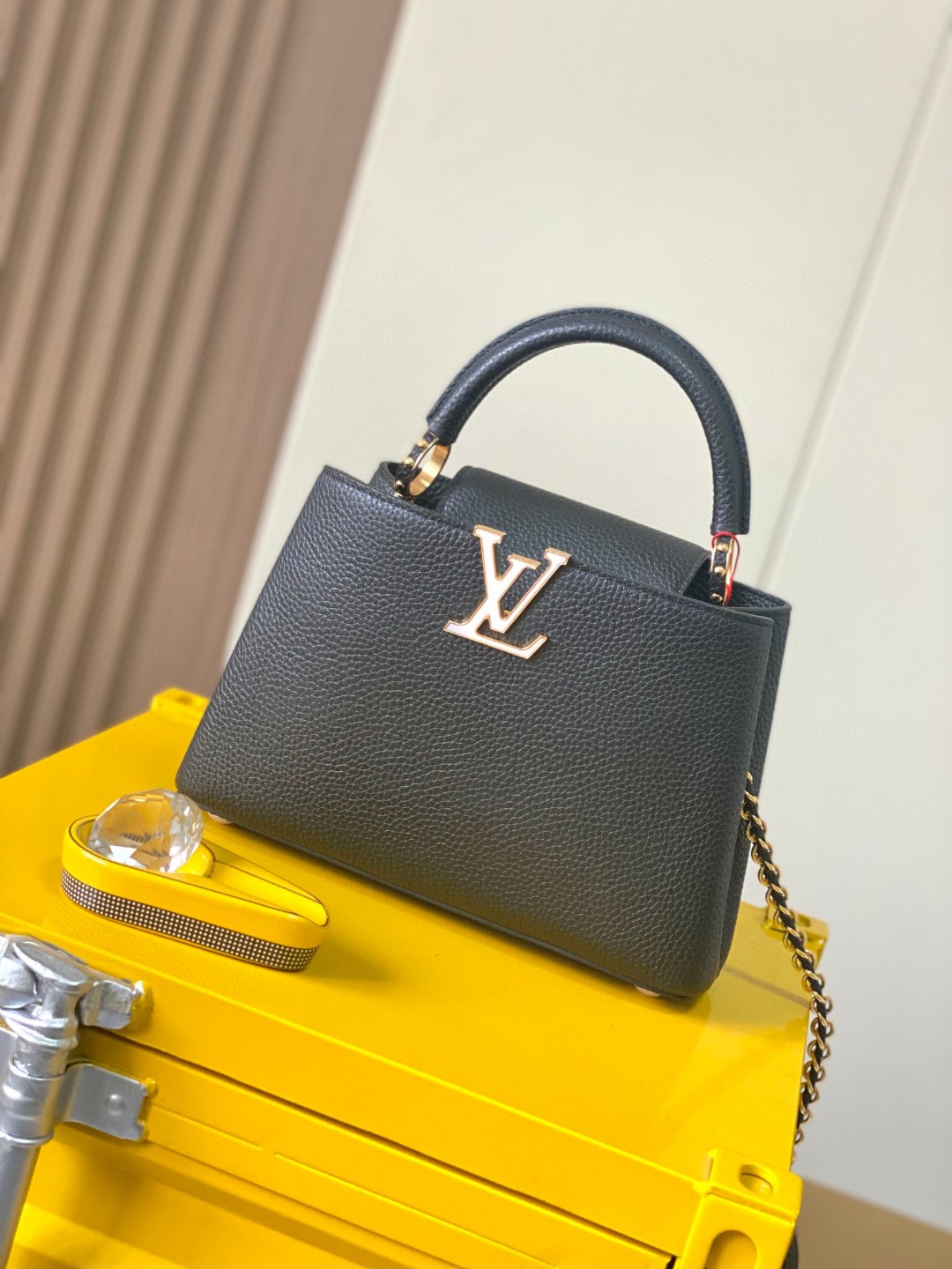 Louis Vuitton M23083 Capucines BB